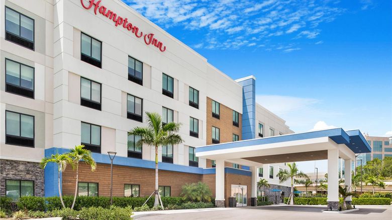 <b>Hampton Inn Fort Myers Downtown Exterior</b>. Images powered by <a href="https://iceportal.shijigroup.com/" title="IcePortal" target="_blank">IcePortal</a>.