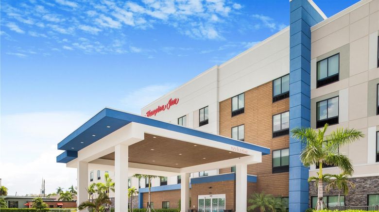 <b>Hampton Inn Fort Myers Downtown Exterior</b>. Images powered by <a href="https://iceportal.shijigroup.com/" title="IcePortal" target="_blank">IcePortal</a>.
