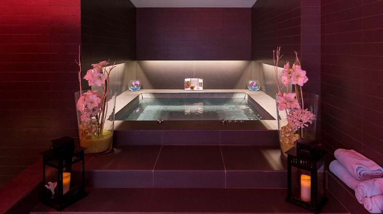 <b>Royal Hotel Spa</b>. Images powered by <a href="https://iceportal.shijigroup.com/" title="IcePortal" target="_blank">IcePortal</a>.