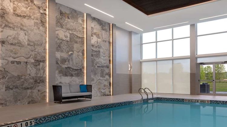 DoubleTree by Hilton Kingston Pool