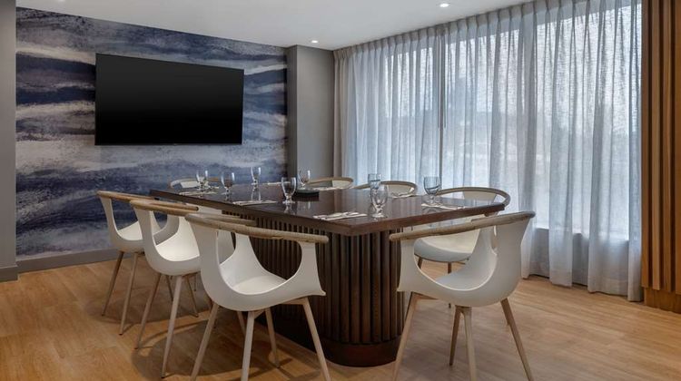 DoubleTree by Hilton Kingston Restaurant