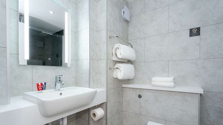 <b>Cedar Court Leeds Bradford Hotel Room</b>. Images powered by <a href="https://iceportal.shijigroup.com/" title="IcePortal" target="_blank">IcePortal</a>.