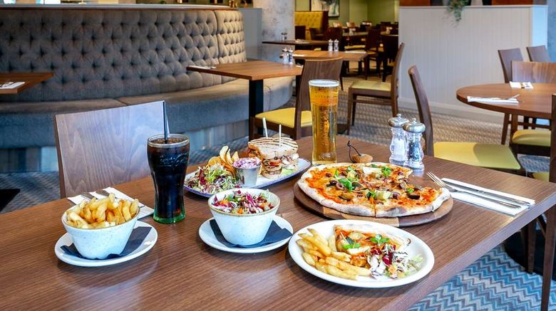 <b>Cedar Court Huddersfield Hotel Restaurant</b>. Images powered by <a href="https://iceportal.shijigroup.com/" title="IcePortal" target="_blank">IcePortal</a>.