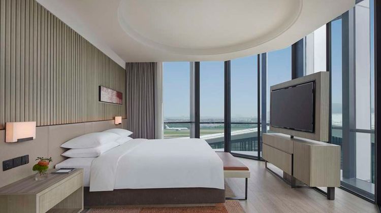 Hyatt Place International Airport Suite