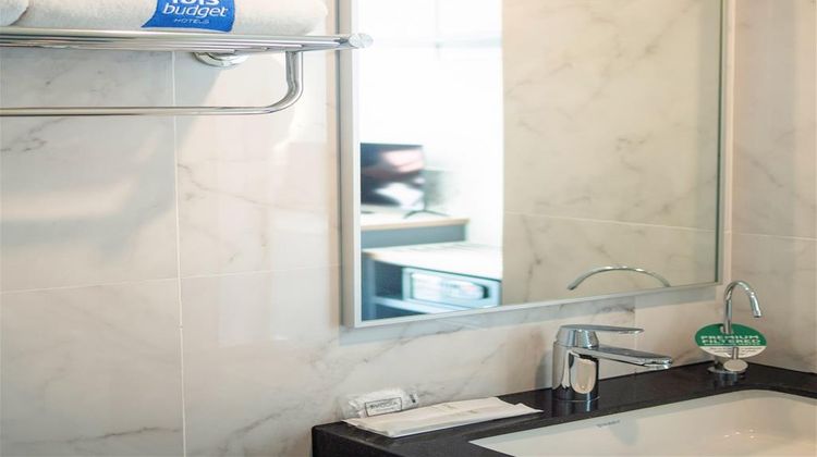 Ibis Budget Singapore Gold Room