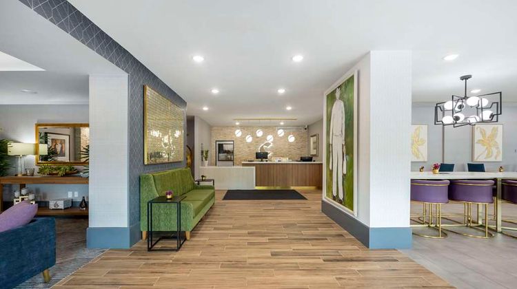 Comfort Inn & Suites Lobby