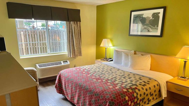<b>Super 8 by Wyndham Glouchester Room</b>. Images powered by <a href="https://iceportal.shijigroup.com/" title="IcePortal" target="_blank">IcePortal</a>.