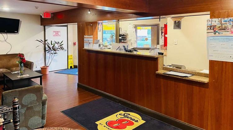 Super 8 by Wyndham Glouchester Lobby