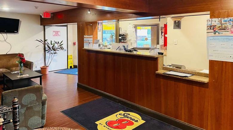 <b>Super 8 by Wyndham Glouchester Lobby</b>. Images powered by <a href="https://iceportal.shijigroup.com/" title="IcePortal" target="_blank">IcePortal</a>.