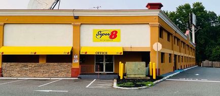 Super 8 by Wyndham Glouchester Exterior