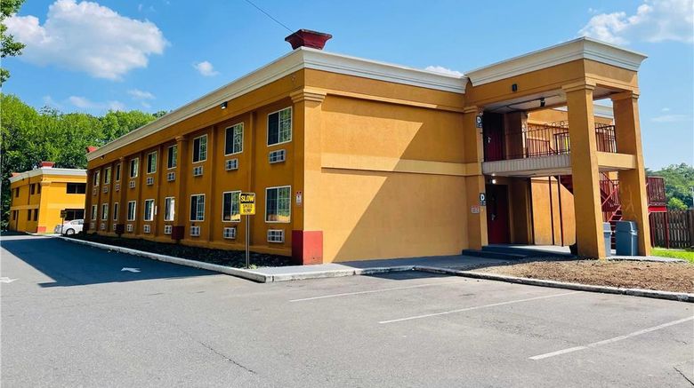<b>Super 8 by Wyndham Glouchester Exterior</b>. Images powered by <a href="https://iceportal.shijigroup.com/" title="IcePortal" target="_blank">IcePortal</a>.