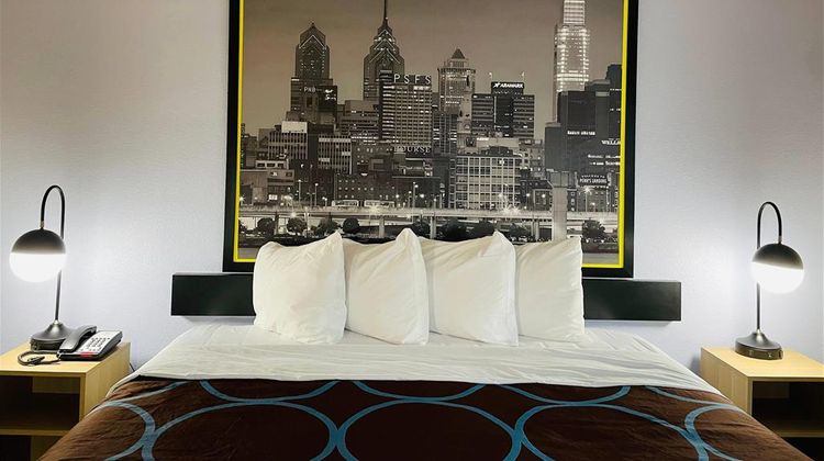Super 8 by Wyndham Glouchester Room