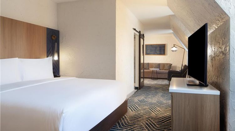 Hotel Royer Urbana, Tapestry Collection Room