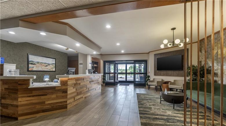 <b>Best Western Fremont Angola Lobby</b>. Images powered by <a href="https://iceportal.shijigroup.com/" title="IcePortal" target="_blank">IcePortal</a>.