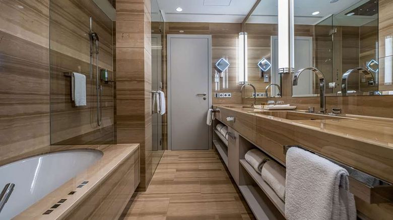 <b>Maritim Hotel Ingolstadt Suite</b>. Images powered by <a href="https://iceportal.shijigroup.com/" title="IcePortal" target="_blank">IcePortal</a>.