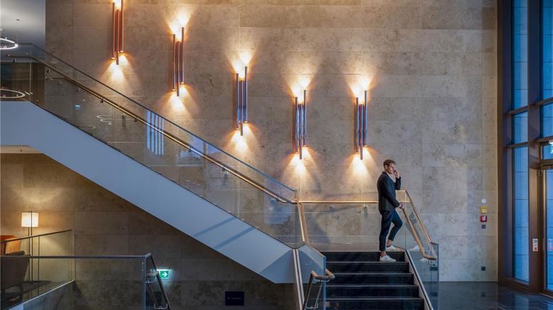 <b>Maritim Hotel Ingolstadt Lobby</b>. Images powered by <a href="https://iceportal.shijigroup.com/" title="IcePortal" target="_blank">IcePortal</a>.