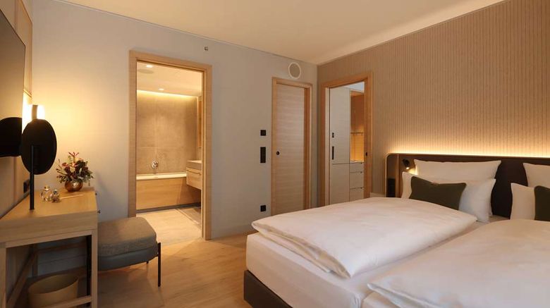 <b>Atlantic Hotel Heidelberg Suite</b>. Images powered by <a href="https://iceportal.shijigroup.com/" title="IcePortal" target="_blank">IcePortal</a>.