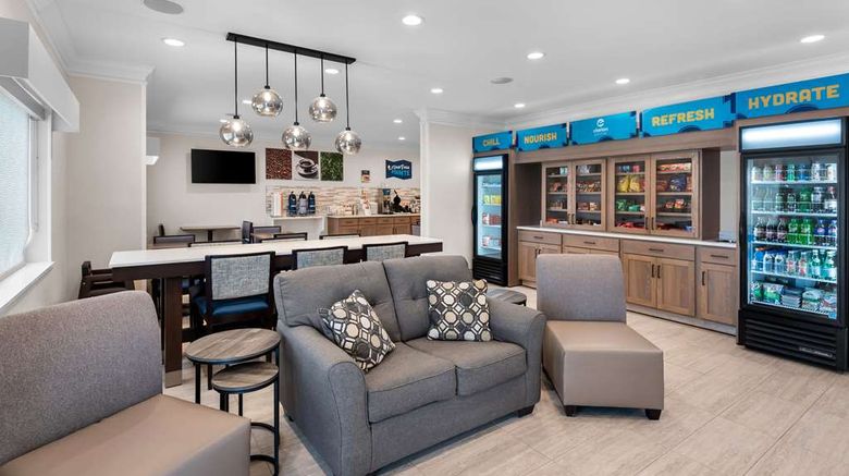 <b>Clarion Pointe Mattoon Lobby</b>. Images powered by <a href="https://iceportal.shijigroup.com/" title="IcePortal" target="_blank">IcePortal</a>.