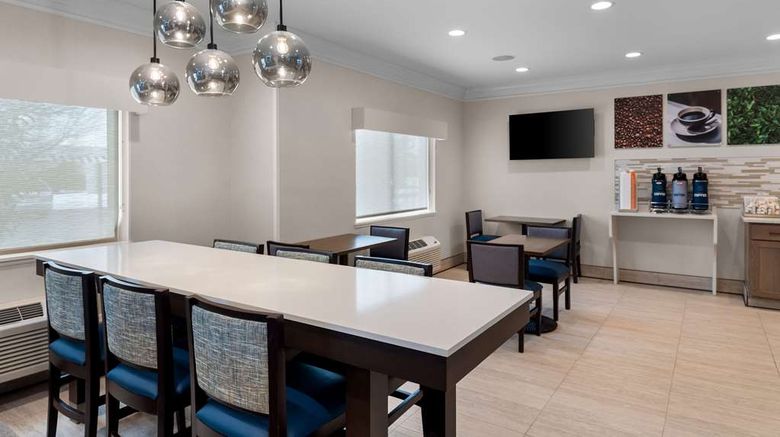 <b>Clarion Pointe Mattoon Lobby</b>. Images powered by <a href="https://iceportal.shijigroup.com/" title="IcePortal" target="_blank">IcePortal</a>.