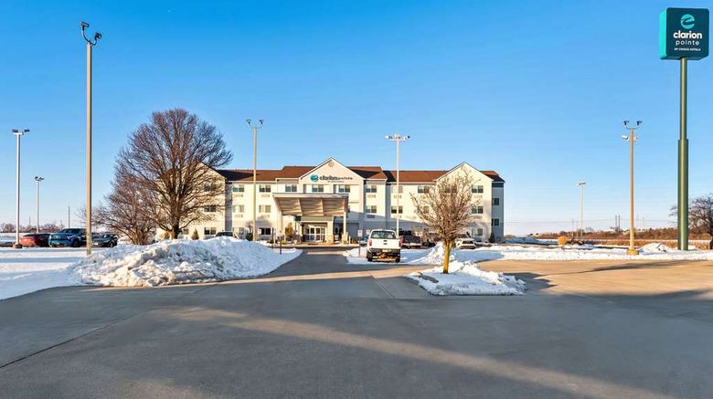 <b>Clarion Pointe Mattoon Exterior</b>. Images powered by <a href="https://iceportal.shijigroup.com/" title="IcePortal" target="_blank">IcePortal</a>.