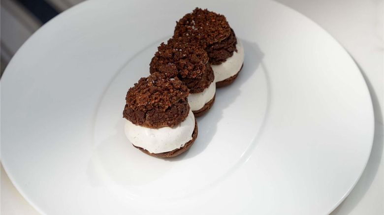 <b>Maison Delano Restaurant</b>. Images powered by <a href="https://iceportal.shijigroup.com/" title="IcePortal" target="_blank">IcePortal</a>.
