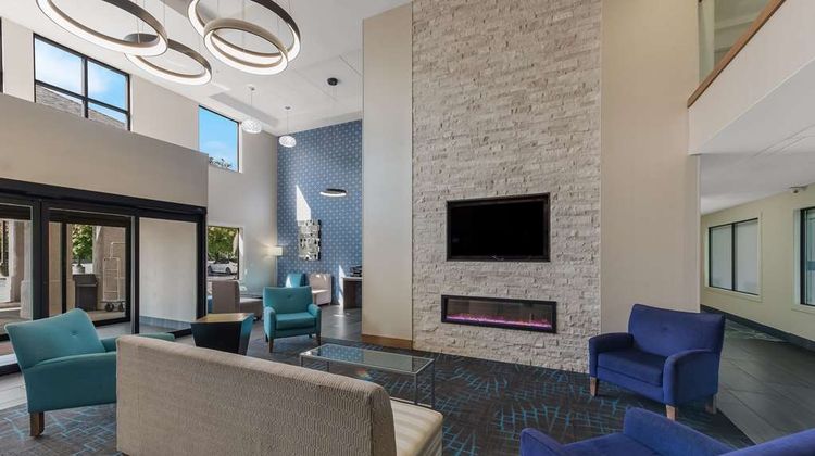 Comfort Inn & Suites Lobby