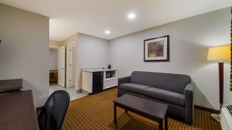 Rodeway Inn & Suites Suite
