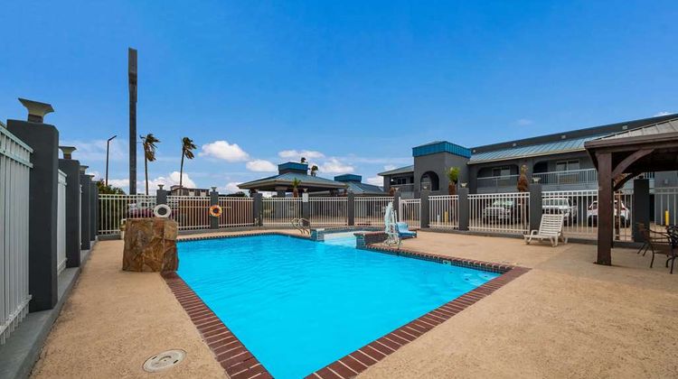 Rodeway Inn & Suites Pool