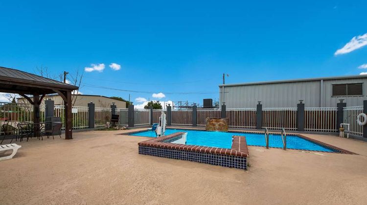 Rodeway Inn & Suites Pool