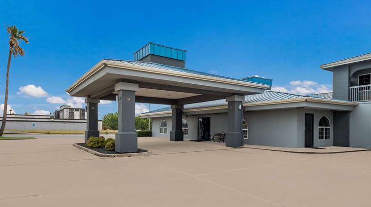 Rodeway Inn & Suites Exterior