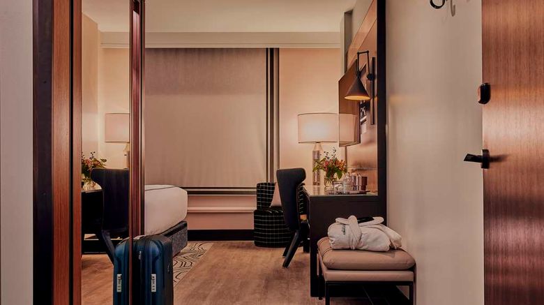 <b>The Godfrey Detroit-Curio Collection Room</b>. Images powered by <a href="https://iceportal.shijigroup.com/" title="IcePortal" target="_blank">IcePortal</a>.