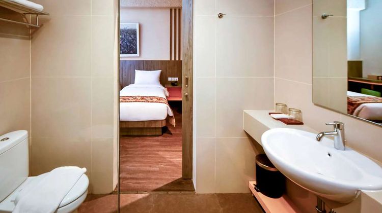 Super 8 by Wyndham Solo Indonesia Room