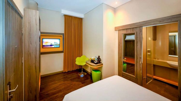 Super 8 by Wyndham Solo Indonesia Room