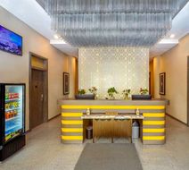 Super 8 by Wyndham Solo Indonesia Lobby