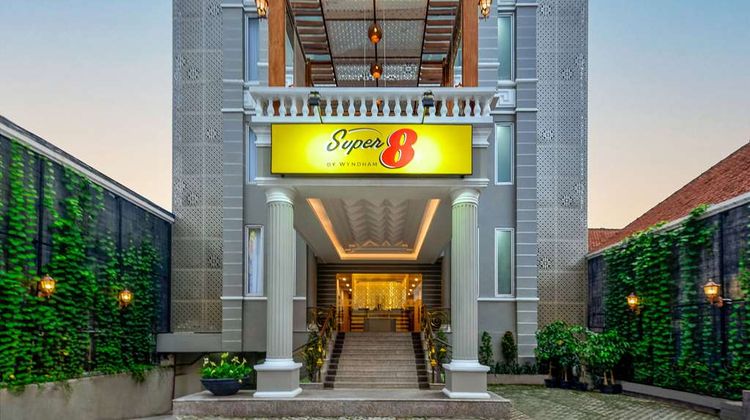 Super 8 by Wyndham Solo Indonesia Exterior