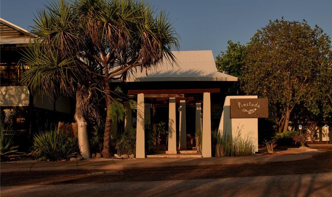 Pinctada Hotel Exterior