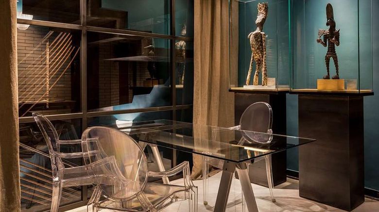 <b>Hotel Balmes Lobby</b>. Images powered by <a href="https://iceportal.shijigroup.com/" title="IcePortal" target="_blank">IcePortal</a>.