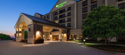 Wyndham Garden Kansas City Airport Exterior