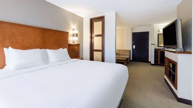 Wyndham Garden Kansas City Airport Suite