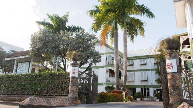 Cara Lodge Exterior