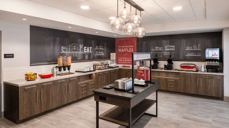 <b>Hampton Inn & Suites by Hilton Restaurant</b>. Images powered by <a href="https://iceportal.shijigroup.com/" title="IcePortal" target="_blank">IcePortal</a>.