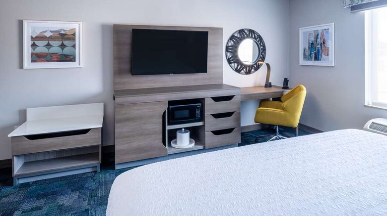 <b>Hampton Inn & Suites by Hilton Room</b>. Images powered by <a href="https://iceportal.shijigroup.com/" title="IcePortal" target="_blank">IcePortal</a>.