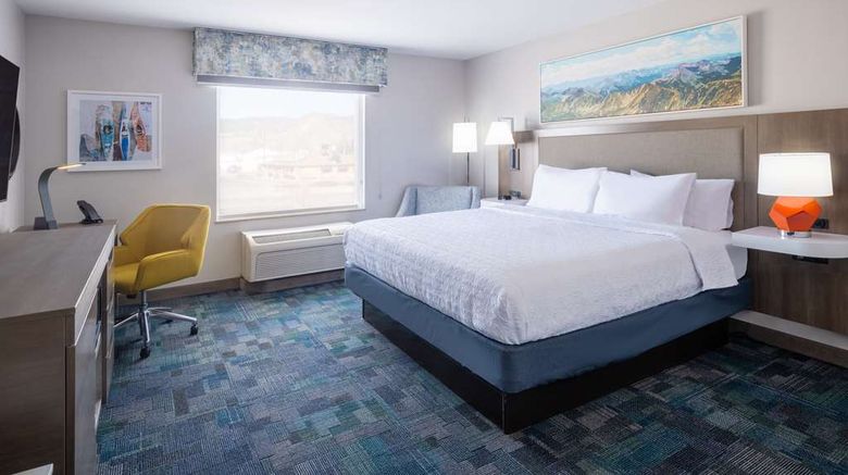 <b>Hampton Inn & Suites by Hilton Room</b>. Images powered by <a href="https://iceportal.shijigroup.com/" title="IcePortal" target="_blank">IcePortal</a>.