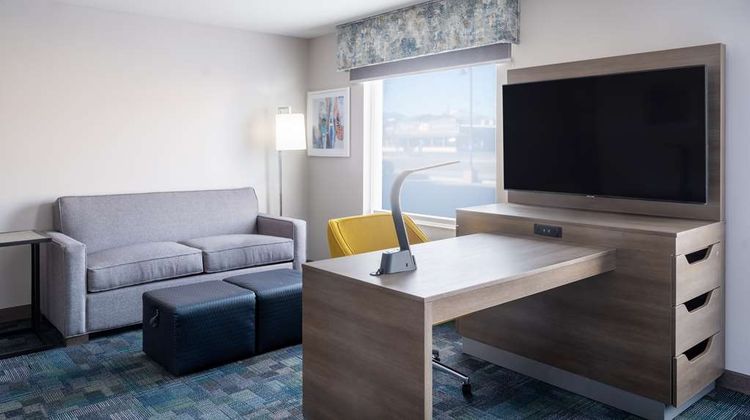 Hampton Inn & Suites by Hilton Room