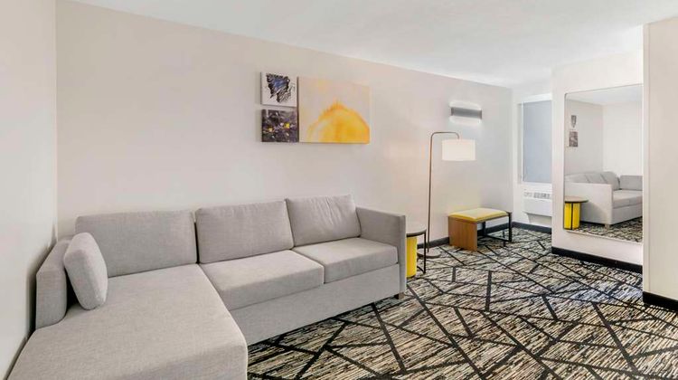 Comfort Inn Kansas City Midtown Suite