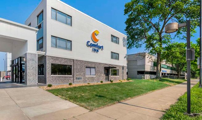 Comfort Inn Kansas City Midtown Exterior
