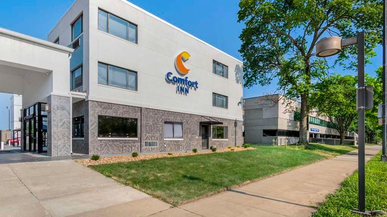 <b>Comfort Inn Kansas City Midtown Exterior</b>. Images powered by <a href="https://iceportal.shijigroup.com/" title="IcePortal" target="_blank">IcePortal</a>.