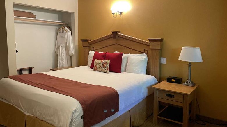 <b>Carson Hot Springs Resort Room</b>. Images powered by <a href="https://iceportal.shijigroup.com/" title="IcePortal" target="_blank">IcePortal</a>.