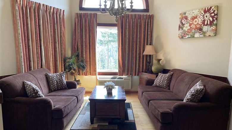 <b>Carson Hot Springs Resort Suite</b>. Images powered by <a href="https://iceportal.shijigroup.com/" title="IcePortal" target="_blank">IcePortal</a>.