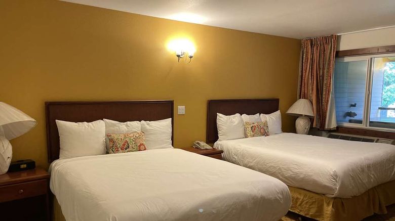 <b>Carson Hot Springs Resort Room</b>. Images powered by <a href="https://iceportal.shijigroup.com/" title="IcePortal" target="_blank">IcePortal</a>.